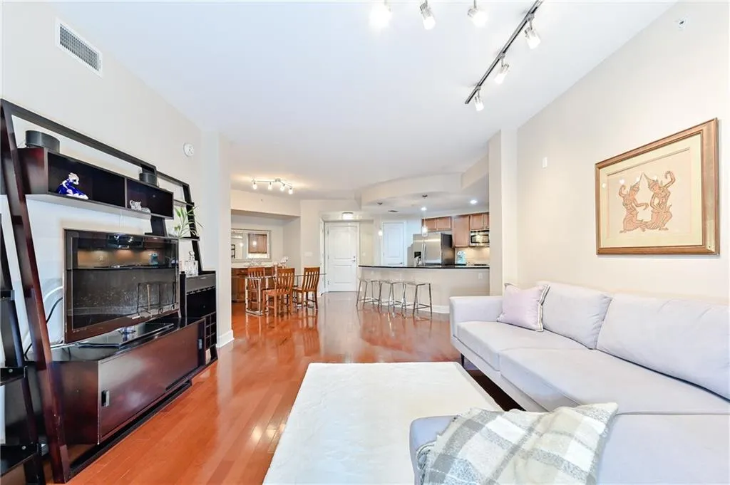 200 River Vista Drive Unit 112, Atlanta, Georgia 30339, 2 Bedrooms Bedrooms, ,2 BathroomsBathrooms,Residential,Sold,200 River Vista Drive Unit 112,6736037