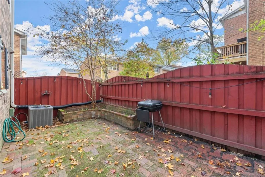 6520 Roswell Road Unit 73, Atlanta, Georgia 30328, 3 Bedrooms Bedrooms, ,2 BathroomsBathrooms,Residential,Sold,6520 Roswell Road Unit 73,7140292