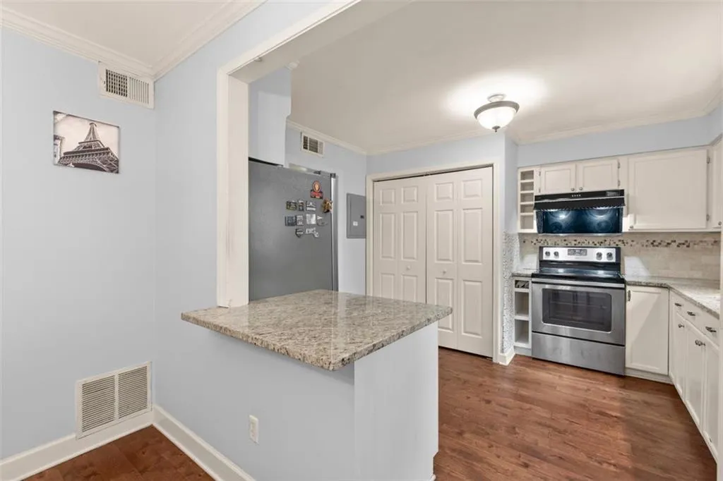 6520 Roswell Road Unit 73, Atlanta, Georgia 30328, 3 Bedrooms Bedrooms, ,2 BathroomsBathrooms,Residential,Sold,6520 Roswell Road Unit 73,7140292