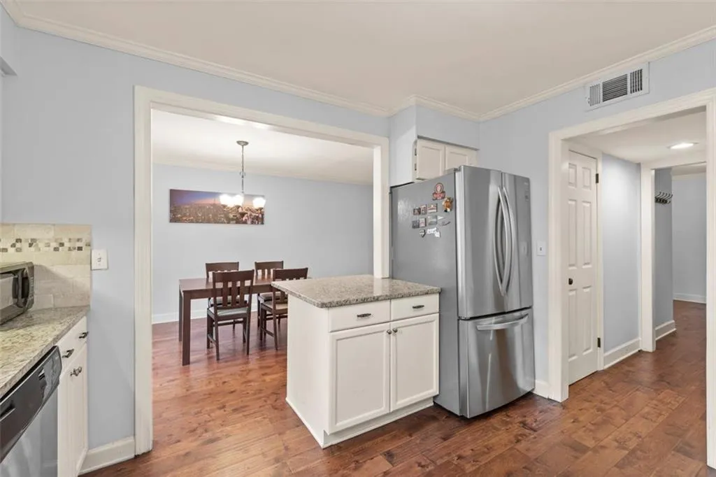 6520 Roswell Road Unit 73, Atlanta, Georgia 30328, 3 Bedrooms Bedrooms, ,2 BathroomsBathrooms,Residential,Sold,6520 Roswell Road Unit 73,7140292