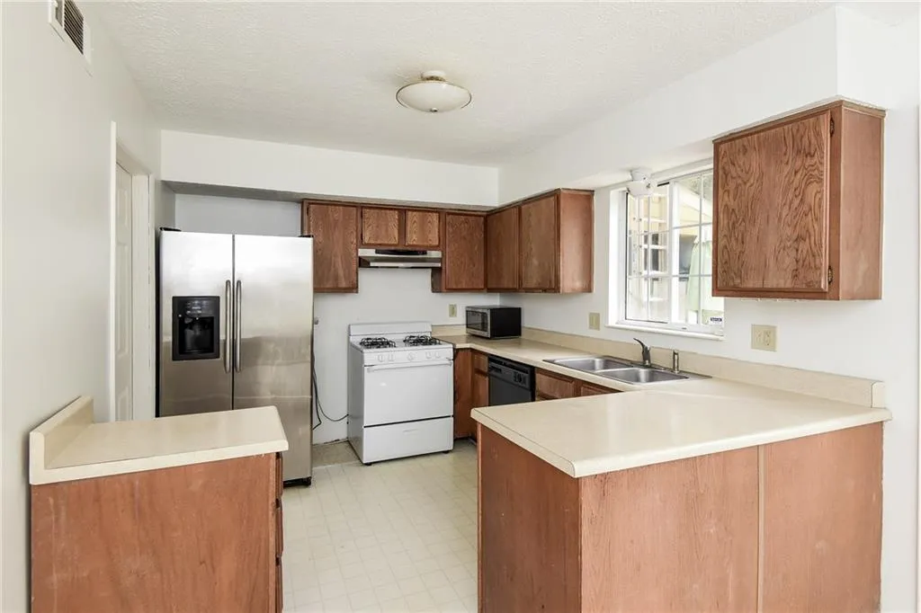 8888 Long Beach Circle, Atlanta, Georgia 30350, 2 Bedrooms Bedrooms, ,2 BathroomsBathrooms,Residential,Sold,8888 Long Beach Circle,5604169