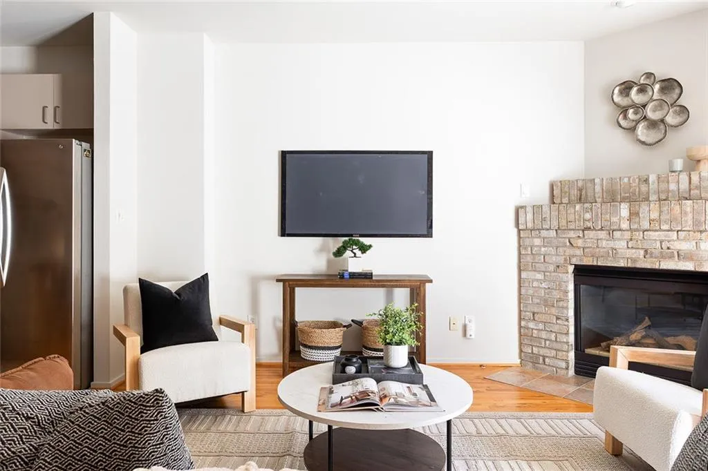 1333 Peachtree View Ne, Brookhaven, Georgia 30319, 2 Bedrooms Bedrooms, ,2 BathroomsBathrooms,Residential,For Sale,1333 Peachtree View Ne,7666688