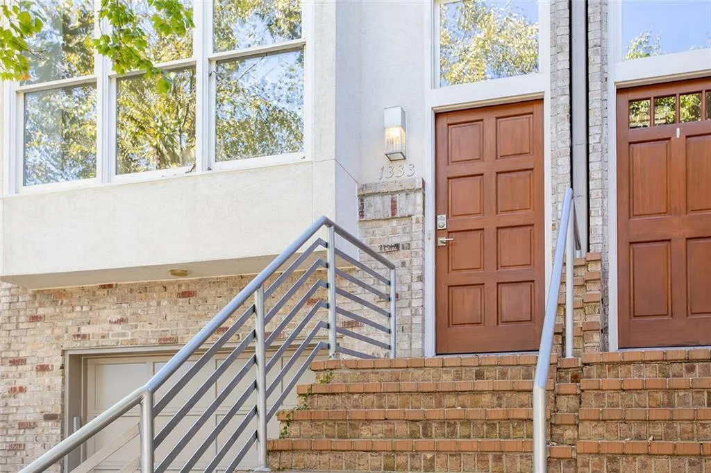 1333 Peachtree View Ne, Brookhaven, Georgia 30319, 2 Bedrooms Bedrooms, ,2 BathroomsBathrooms,Residential,For Sale,1333 Peachtree View Ne,7666688