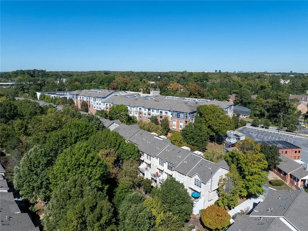 1333 Peachtree View Ne, Brookhaven, Georgia 30319, 2 Bedrooms Bedrooms, ,2 BathroomsBathrooms,Residential,For Sale,1333 Peachtree View Ne,7666688