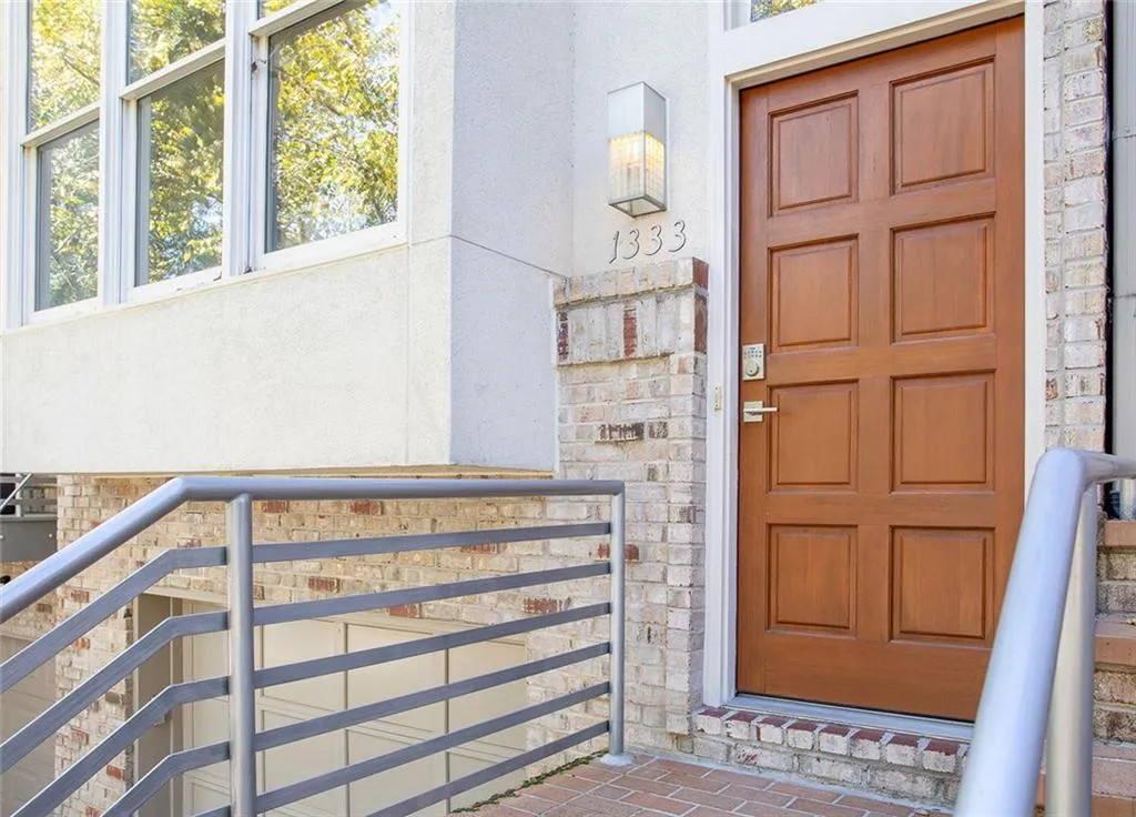 1333 Peachtree View Ne, Brookhaven, Georgia 30319, 2 Bedrooms Bedrooms, ,2 BathroomsBathrooms,Residential,For Sale,1333 Peachtree View Ne,7666688