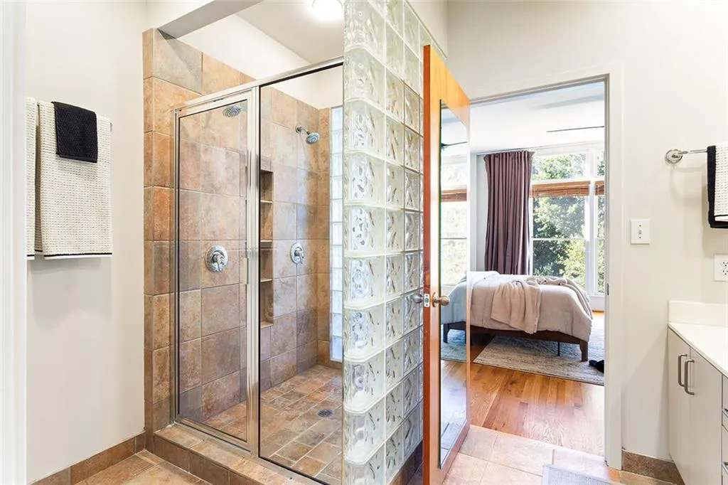 1333 Peachtree View Ne, Brookhaven, Georgia 30319, 2 Bedrooms Bedrooms, ,2 BathroomsBathrooms,Residential,For Sale,1333 Peachtree View Ne,7666688