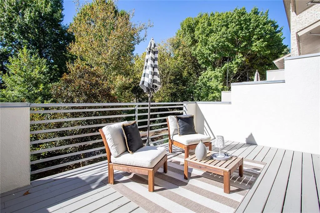 1333 Peachtree View Ne, Brookhaven, Georgia 30319, 2 Bedrooms Bedrooms, ,2 BathroomsBathrooms,Residential,For Sale,1333 Peachtree View Ne,7666688