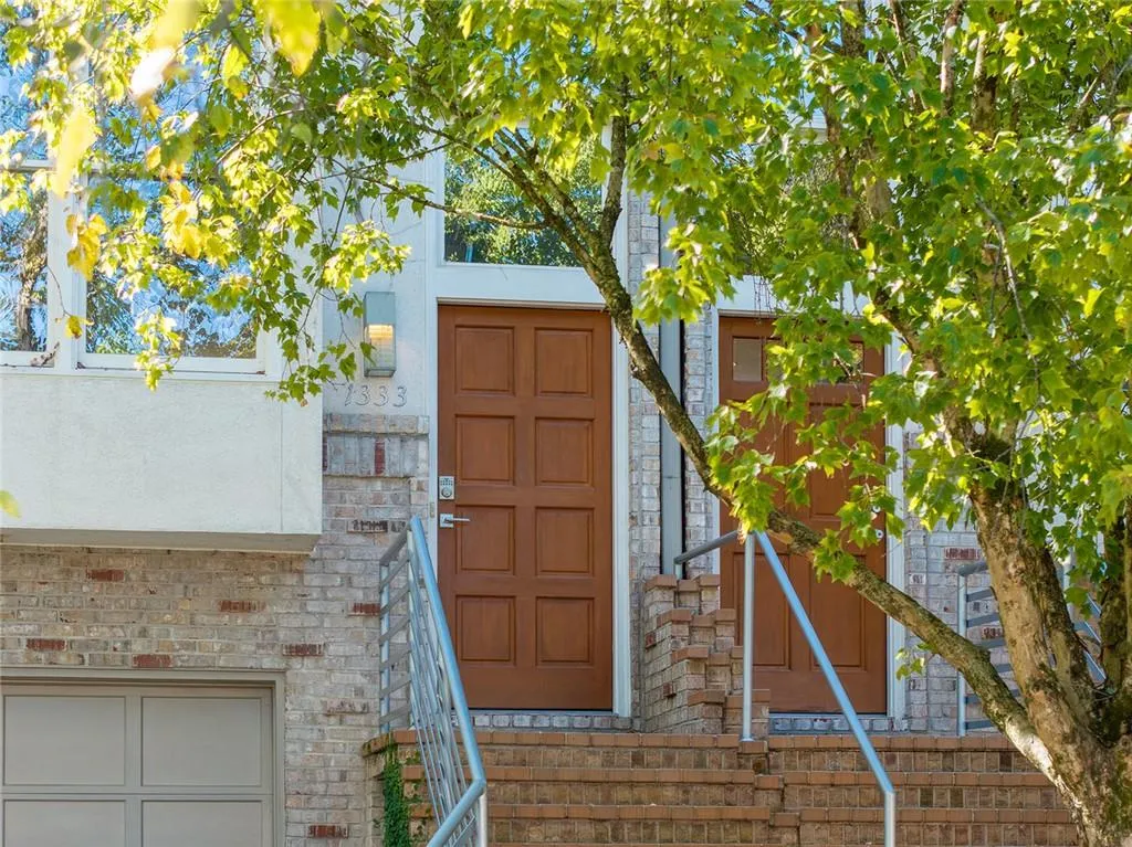 1333 Peachtree View Ne, Brookhaven, Georgia 30319, 2 Bedrooms Bedrooms, ,2 BathroomsBathrooms,Residential,For Sale,1333 Peachtree View Ne,7666688