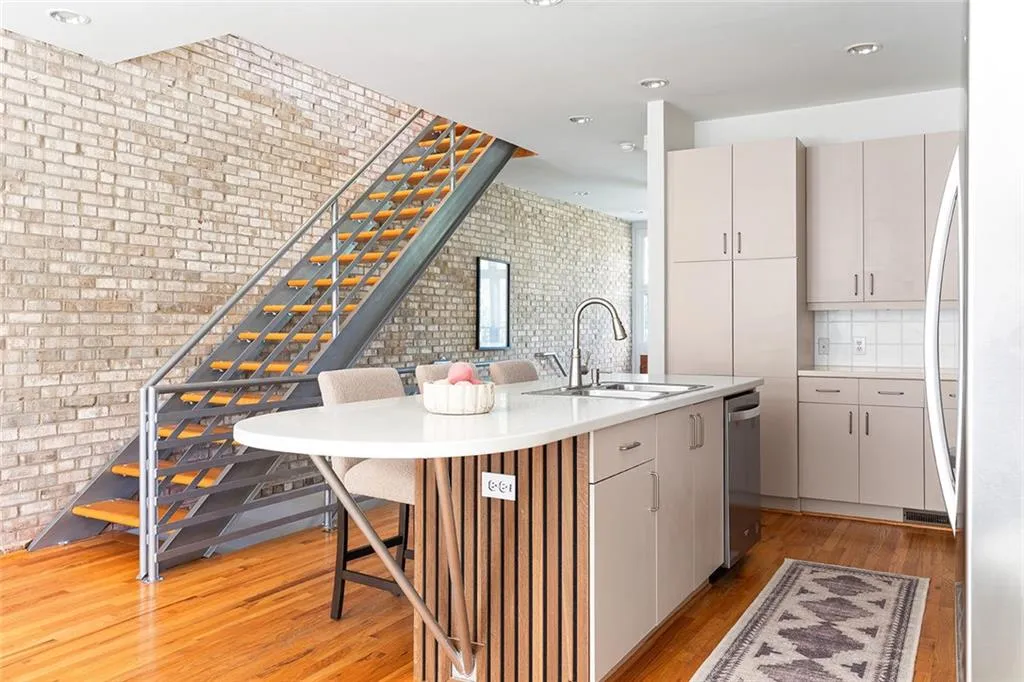 1333 Peachtree View Ne, Brookhaven, Georgia 30319, 2 Bedrooms Bedrooms, ,2 BathroomsBathrooms,Residential,For Sale,1333 Peachtree View Ne,7666688