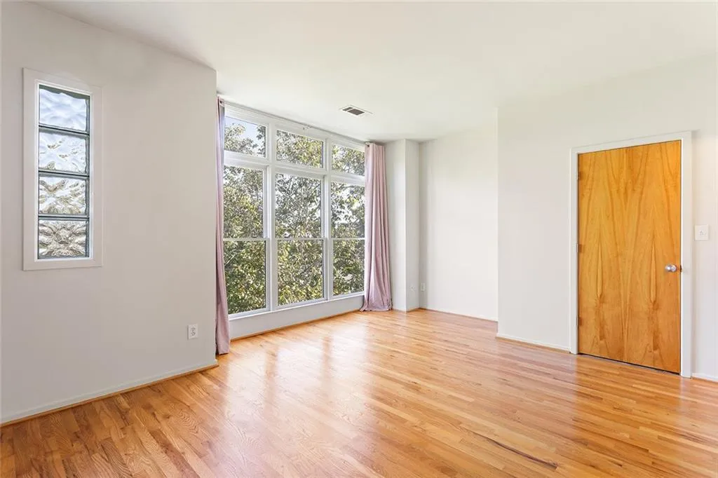 1333 Peachtree View Ne, Brookhaven, Georgia 30319, 2 Bedrooms Bedrooms, ,2 BathroomsBathrooms,Residential,For Sale,1333 Peachtree View Ne,7666688