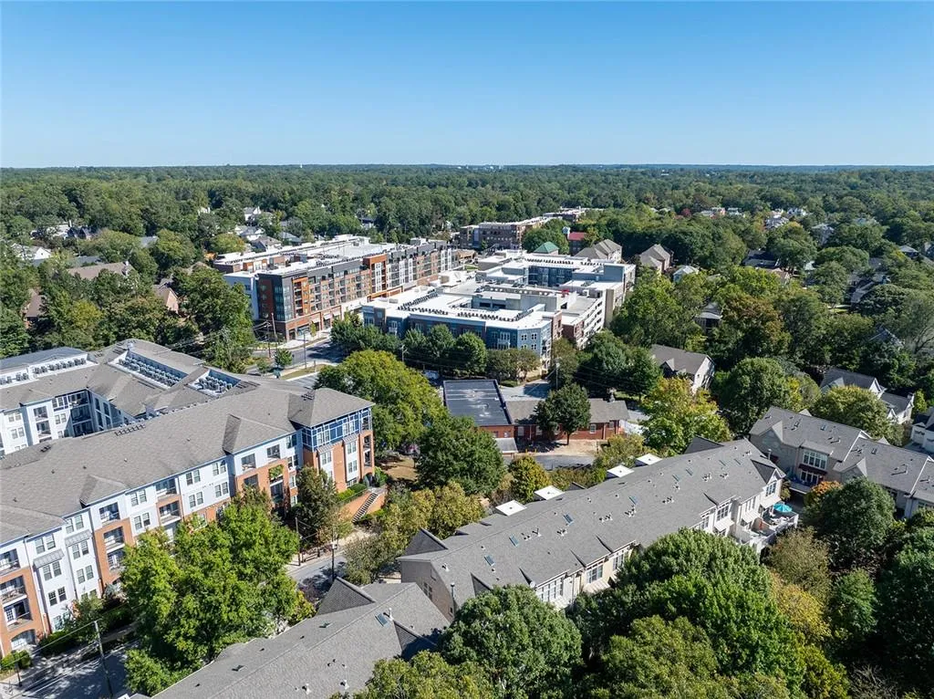 1333 Peachtree View Ne, Brookhaven, Georgia 30319, 2 Bedrooms Bedrooms, ,2 BathroomsBathrooms,Residential,For Sale,1333 Peachtree View Ne,7666688