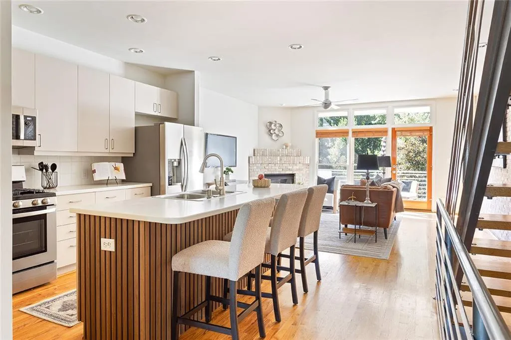 1333 Peachtree View Ne, Brookhaven, Georgia 30319, 2 Bedrooms Bedrooms, ,2 BathroomsBathrooms,Residential,For Sale,1333 Peachtree View Ne,7666688