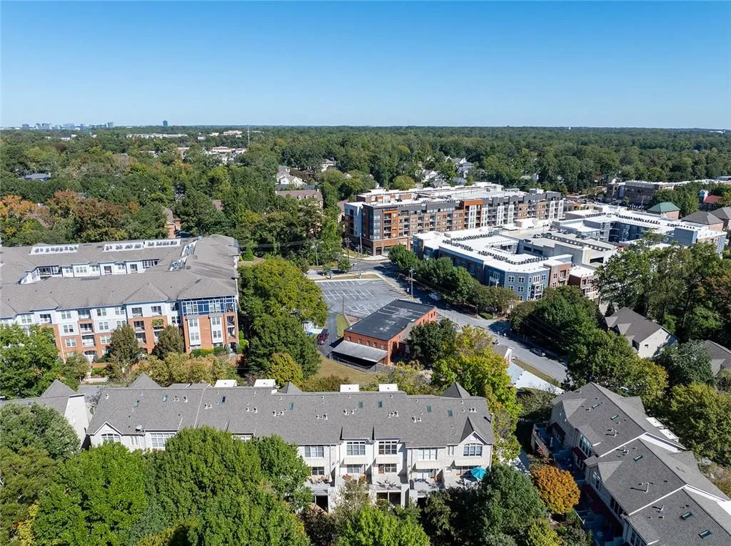 1333 Peachtree View Ne, Brookhaven, Georgia 30319, 2 Bedrooms Bedrooms, ,2 BathroomsBathrooms,Residential,For Sale,1333 Peachtree View Ne,7666688