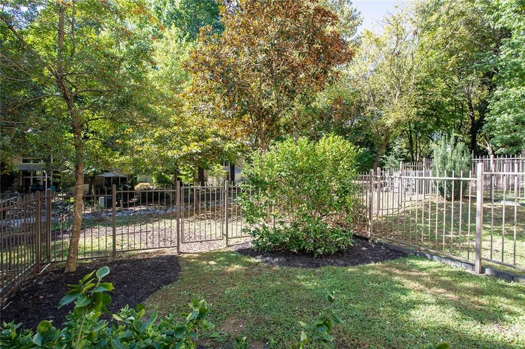 1333 Peachtree View Ne, Brookhaven, Georgia 30319, 2 Bedrooms Bedrooms, ,2 BathroomsBathrooms,Residential,For Sale,1333 Peachtree View Ne,7666688