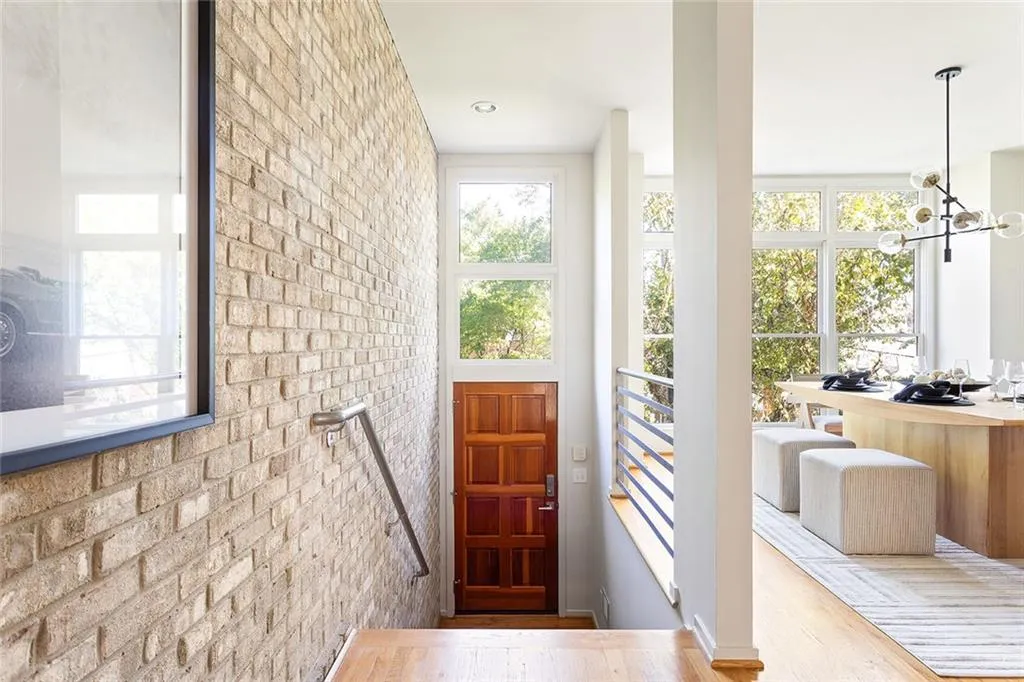 1333 Peachtree View Ne, Brookhaven, Georgia 30319, 2 Bedrooms Bedrooms, ,2 BathroomsBathrooms,Residential,For Sale,1333 Peachtree View Ne,7666688