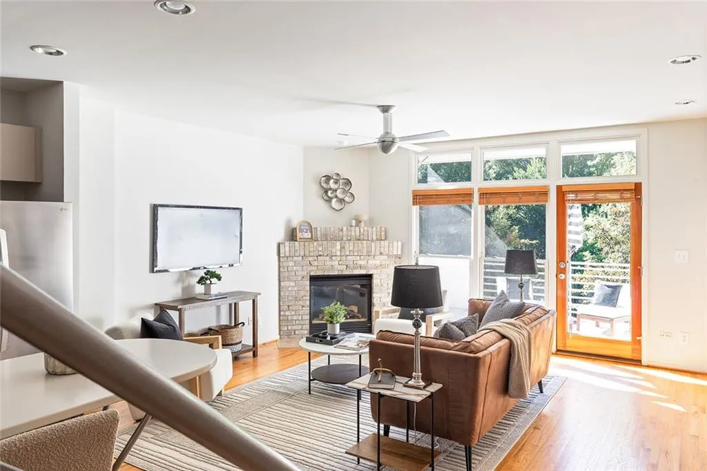 1333 Peachtree View Ne, Brookhaven, Georgia 30319, 2 Bedrooms Bedrooms, ,2 BathroomsBathrooms,Residential,For Sale,1333 Peachtree View Ne,7666688