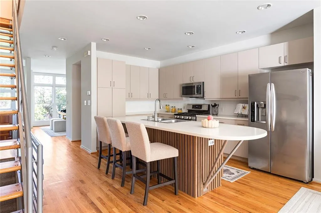 1333 Peachtree View Ne, Brookhaven, Georgia 30319, 2 Bedrooms Bedrooms, ,2 BathroomsBathrooms,Residential,For Sale,1333 Peachtree View Ne,7666688