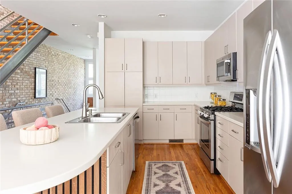 1333 Peachtree View Ne, Brookhaven, Georgia 30319, 2 Bedrooms Bedrooms, ,2 BathroomsBathrooms,Residential,For Sale,1333 Peachtree View Ne,7666688