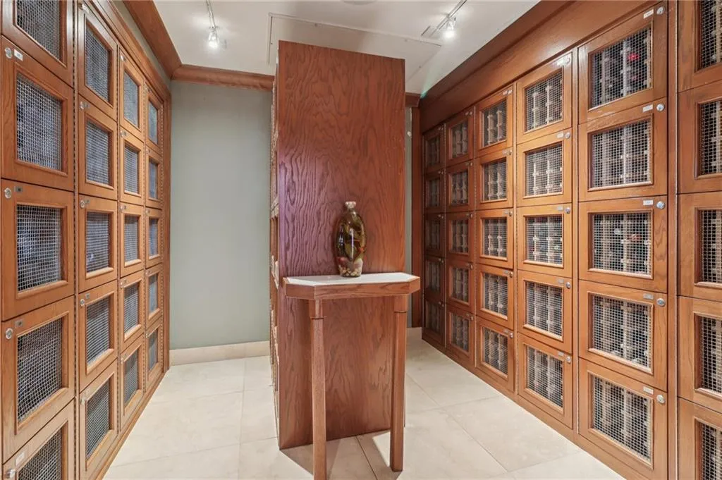 3445 Stratford Road Ne Unit 2602, Atlanta, Georgia 30326, 1 Bedroom Bedrooms, ,1 BathroomBathrooms,Residential,For Sale,3445 Stratford Road Ne Unit 2602,7668218