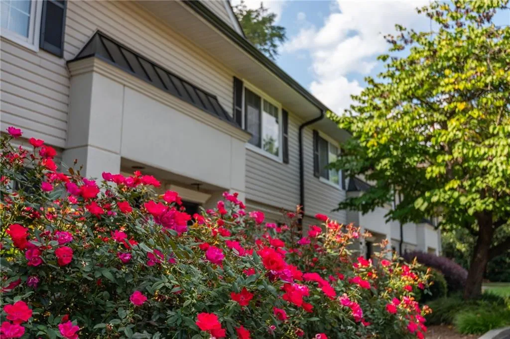 6940 Roswell Road Unit B4, Sandy Springs, Georgia 30328, 2 Bedrooms Bedrooms, ,1 BathroomBathrooms,Residential,For Sale,6940 Roswell Road Unit B4,7689042