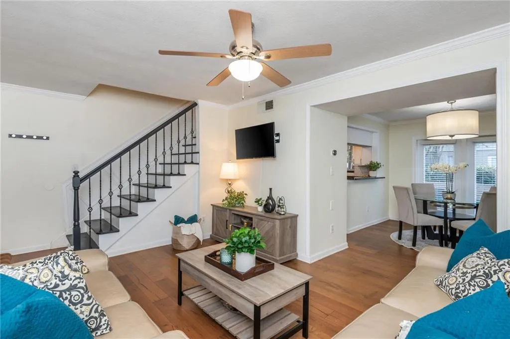 6940 Roswell Road Unit B4, Sandy Springs, Georgia 30328, 2 Bedrooms Bedrooms, ,1 BathroomBathrooms,Residential,For Sale,6940 Roswell Road Unit B4,7689042