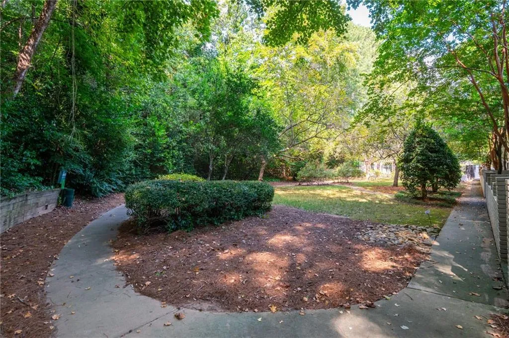 6940 Roswell Road Unit B4, Sandy Springs, Georgia 30328, 2 Bedrooms Bedrooms, ,1 BathroomBathrooms,Residential,For Sale,6940 Roswell Road Unit B4,7689042