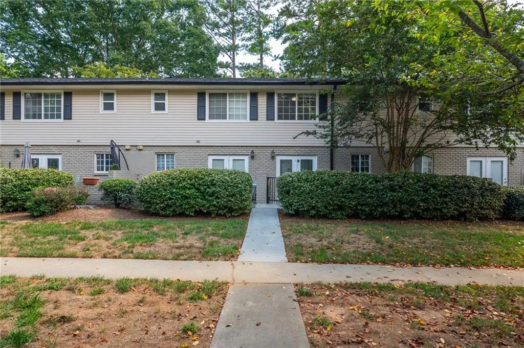6940 Roswell Road Unit B4, Sandy Springs, Georgia 30328, 2 Bedrooms Bedrooms, ,1 BathroomBathrooms,Residential,For Sale,6940 Roswell Road Unit B4,7689042