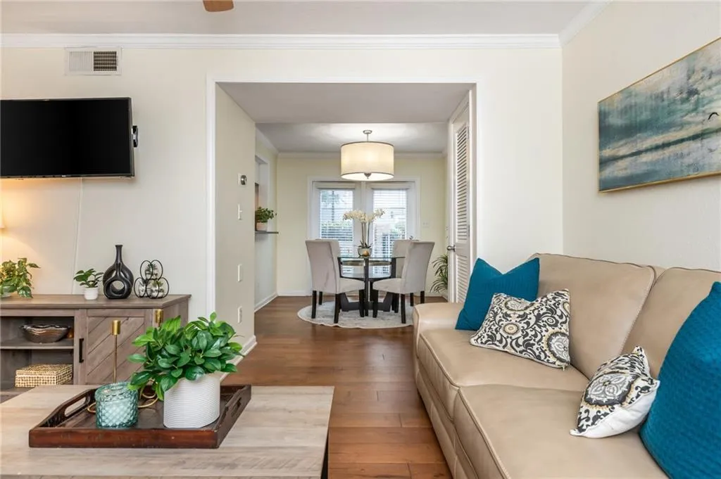 6940 Roswell Road Unit B4, Sandy Springs, Georgia 30328, 2 Bedrooms Bedrooms, ,1 BathroomBathrooms,Residential,For Sale,6940 Roswell Road Unit B4,7689042