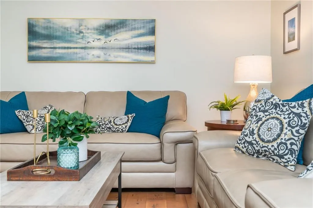 6940 Roswell Road Unit B4, Sandy Springs, Georgia 30328, 2 Bedrooms Bedrooms, ,1 BathroomBathrooms,Residential,For Sale,6940 Roswell Road Unit B4,7689042