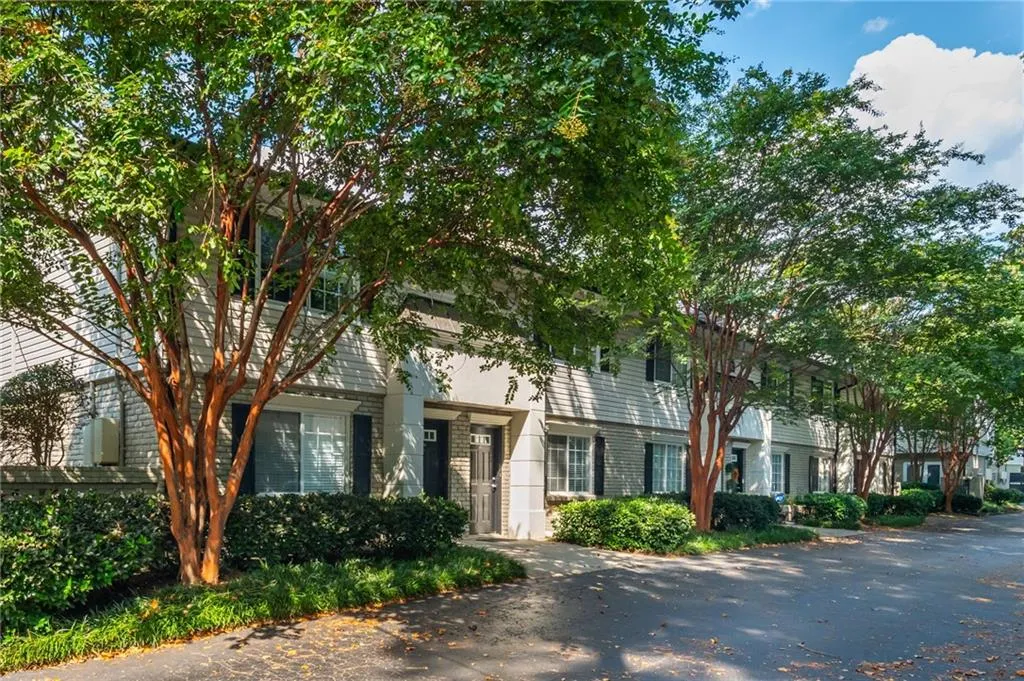 6940 Roswell Road Unit B4, Sandy Springs, Georgia 30328, 2 Bedrooms Bedrooms, ,1 BathroomBathrooms,Residential,For Sale,6940 Roswell Road Unit B4,7689042