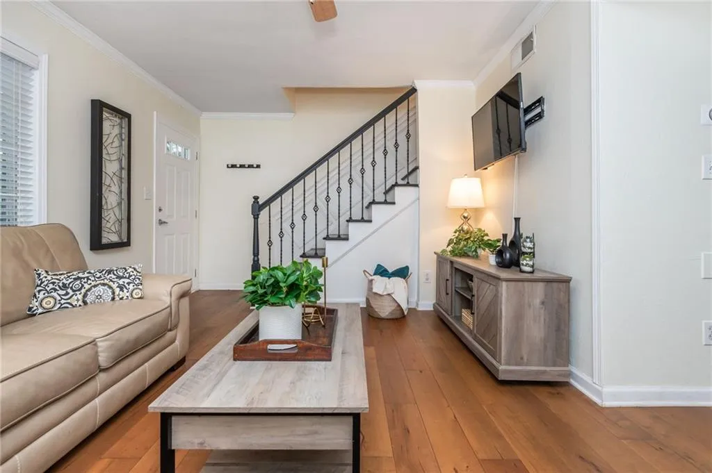 6940 Roswell Road Unit B4, Sandy Springs, Georgia 30328, 2 Bedrooms Bedrooms, ,1 BathroomBathrooms,Residential,For Sale,6940 Roswell Road Unit B4,7689042