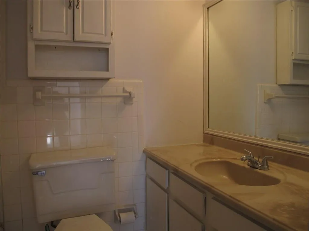5615 Kingsport Drive, Atlanta, Georgia 30342, 3 Bedrooms Bedrooms, ,2 BathroomsBathrooms,Residential,Sold,5615 Kingsport Drive,5951006