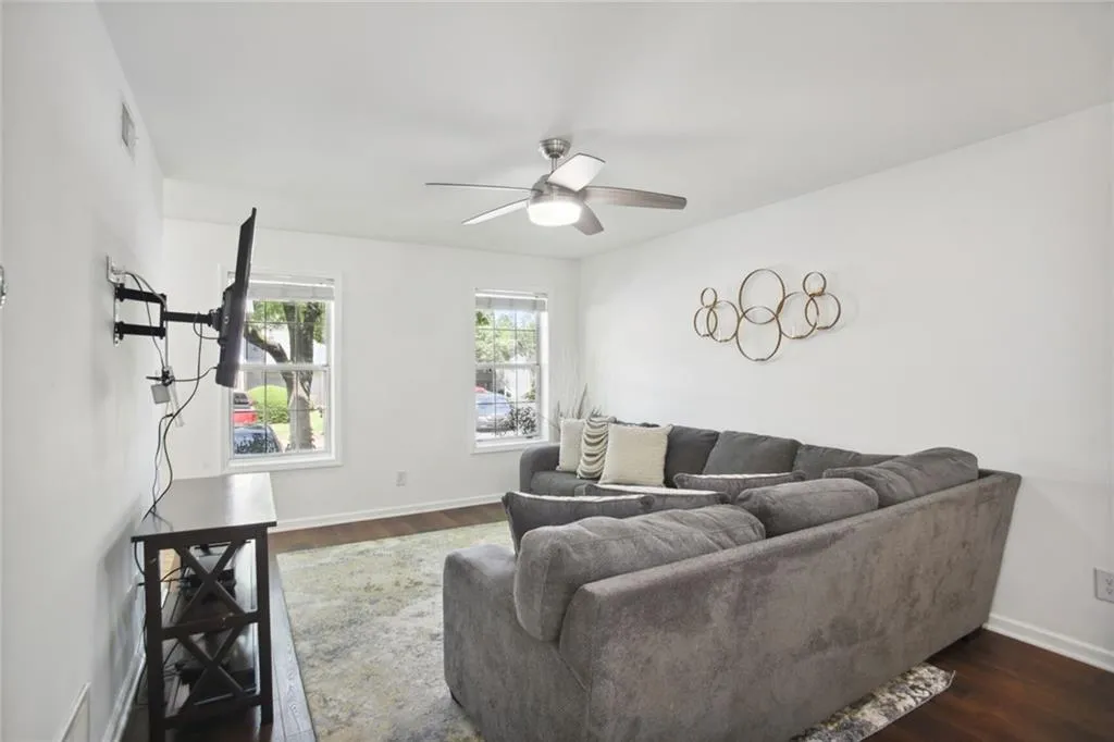 7750 Roswell Road Unit 6a, Atlanta, Georgia 30350, 3 Bedrooms Bedrooms, ,2 BathroomsBathrooms,Residential,Sold,7750 Roswell Road Unit 6a,7232396