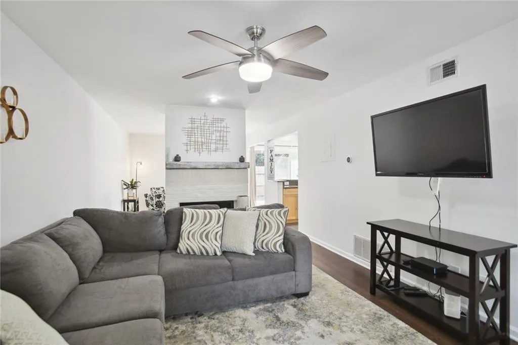 7750 Roswell Road Unit 6a, Atlanta, Georgia 30350, 3 Bedrooms Bedrooms, ,2 BathroomsBathrooms,Residential,Sold,7750 Roswell Road Unit 6a,7232396