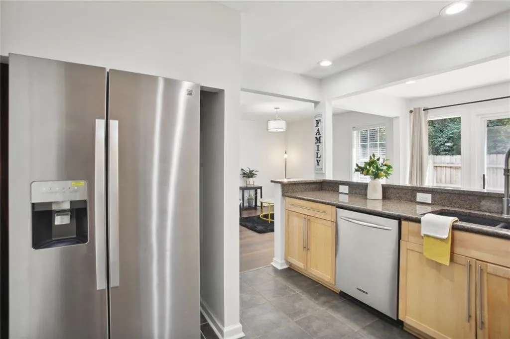7750 Roswell Road Unit 6a, Atlanta, Georgia 30350, 3 Bedrooms Bedrooms, ,2 BathroomsBathrooms,Residential,Sold,7750 Roswell Road Unit 6a,7232396