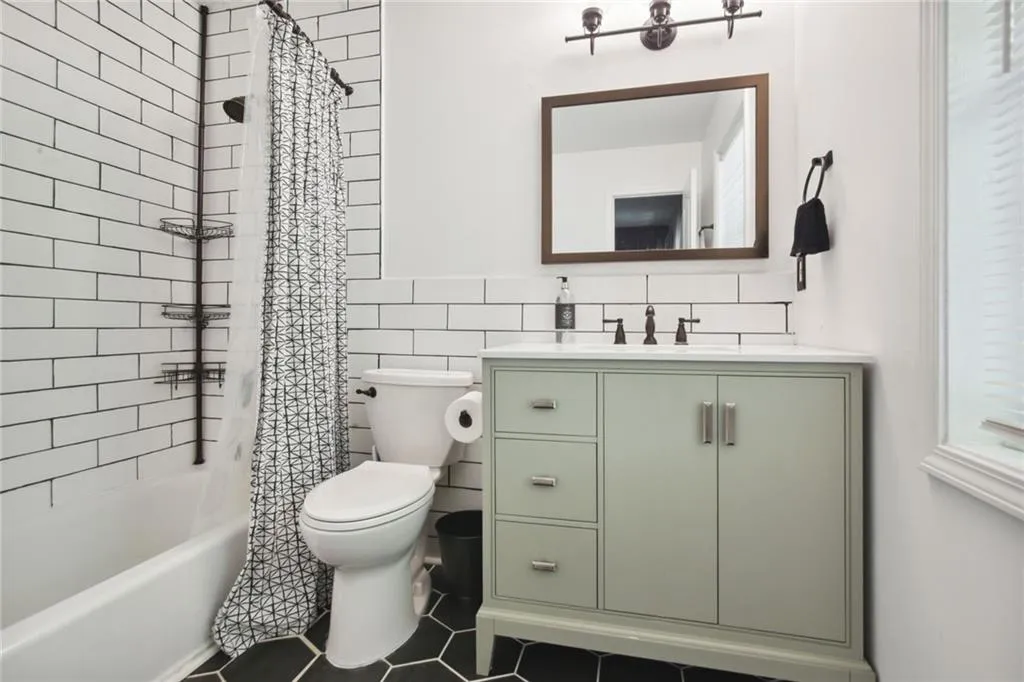 7750 Roswell Road Unit 6a, Atlanta, Georgia 30350, 3 Bedrooms Bedrooms, ,2 BathroomsBathrooms,Residential,Sold,7750 Roswell Road Unit 6a,7232396