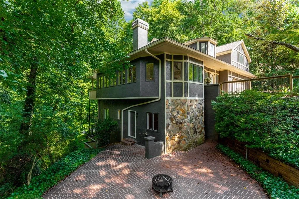 375 Crosstree Lane, Sandy Springs, Georgia 30328, 5 Bedrooms Bedrooms, ,4 BathroomsBathrooms,Residential,Sold,375 Crosstree Lane,6793677