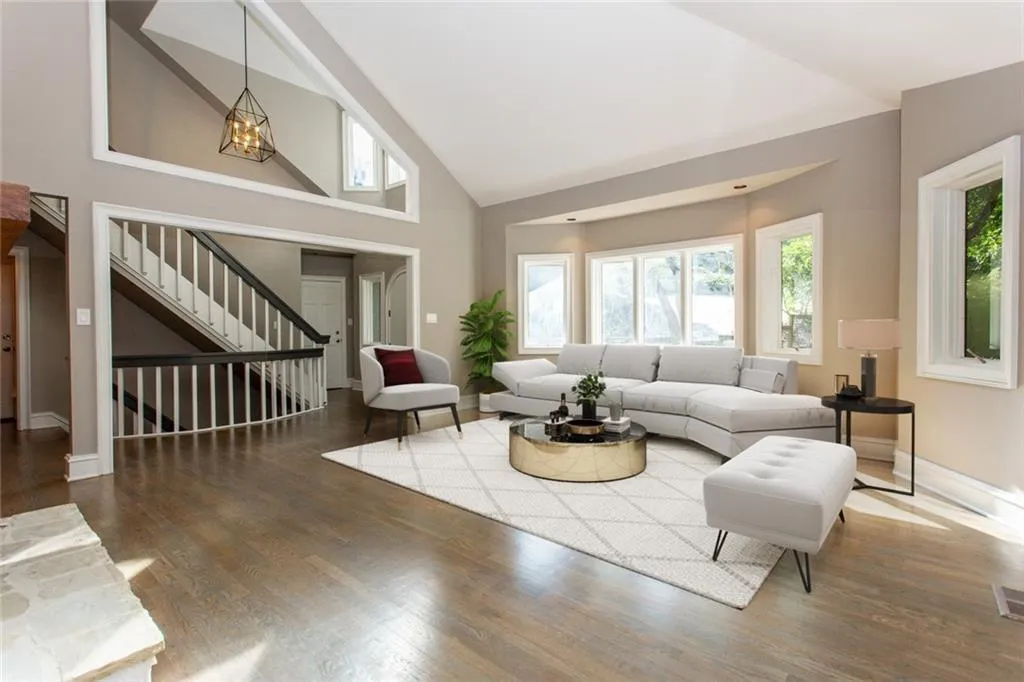 375 Crosstree Lane, Sandy Springs, Georgia 30328, 5 Bedrooms Bedrooms, ,4 BathroomsBathrooms,Residential,Sold,375 Crosstree Lane,6793677