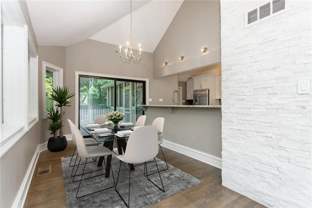 375 Crosstree Lane, Sandy Springs, Georgia 30328, 5 Bedrooms Bedrooms, ,4 BathroomsBathrooms,Residential,Sold,375 Crosstree Lane,6793677