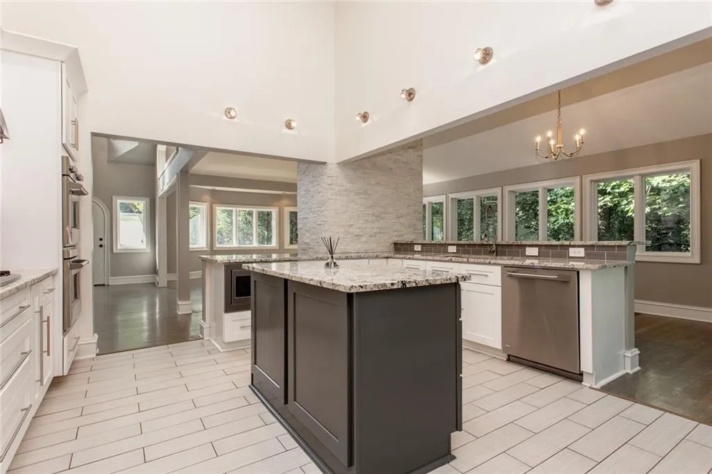 375 Crosstree Lane, Sandy Springs, Georgia 30328, 5 Bedrooms Bedrooms, ,4 BathroomsBathrooms,Residential,Sold,375 Crosstree Lane,6793677