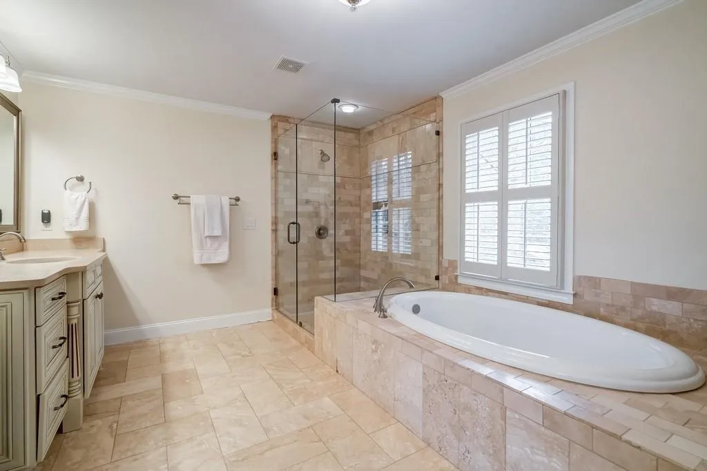 5855 Riverwood Drive, Atlanta, Georgia 30328, 5 Bedrooms Bedrooms, ,5 BathroomsBathrooms,Residential,Sold,5855 Riverwood Drive,6674309