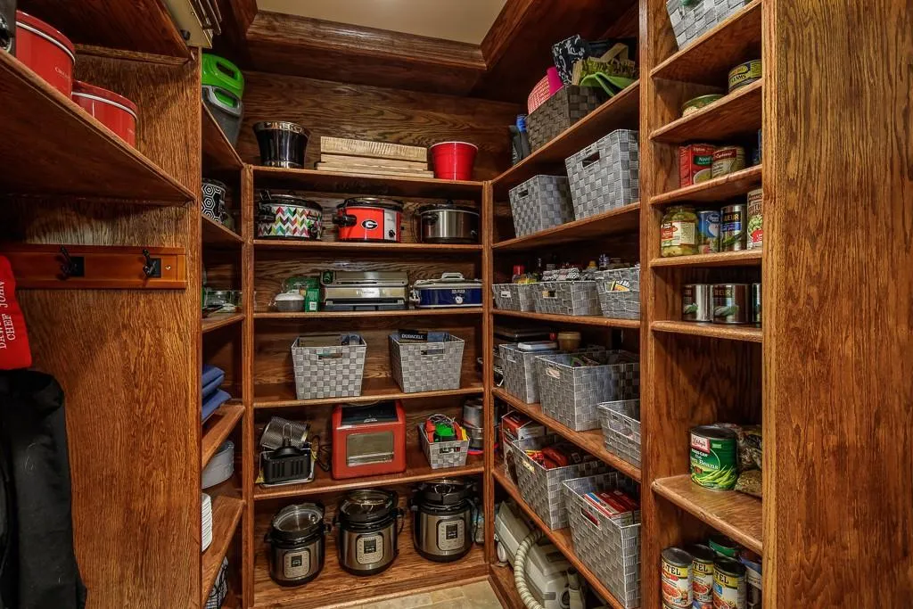 1855 Redbourne Drive, Sandy Springs, Georgia 30350, 4 Bedrooms Bedrooms, ,4 BathroomsBathrooms,Residential,Sold,1855 Redbourne Drive,6550377