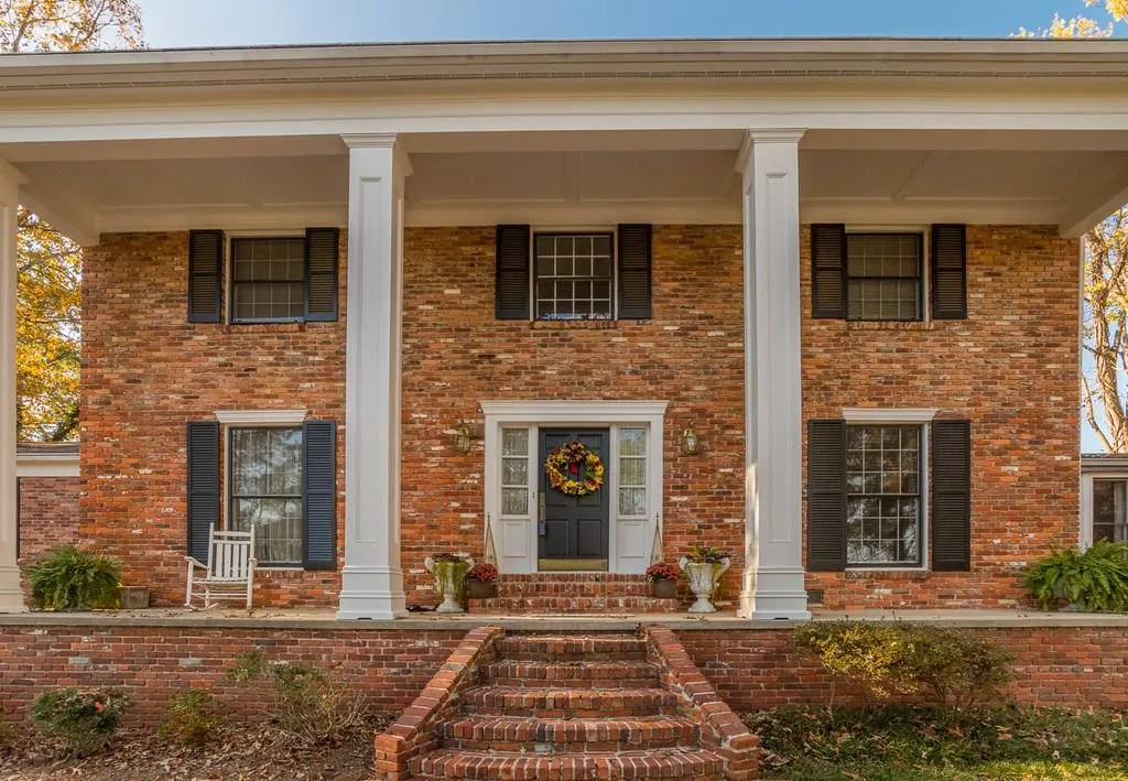 1055 Heards Ferry Road, Sandy Springs, Georgia 30328, 6 Bedrooms Bedrooms, ,4 BathroomsBathrooms,Residential,Sold,1055 Heards Ferry Road,6103199