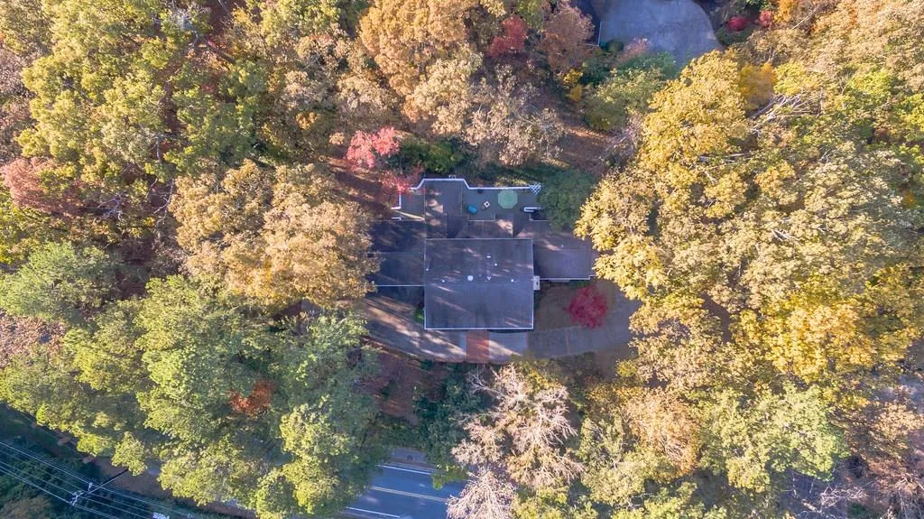 1055 Heards Ferry Road, Sandy Springs, Georgia 30328, 6 Bedrooms Bedrooms, ,4 BathroomsBathrooms,Residential,Sold,1055 Heards Ferry Road,6103199