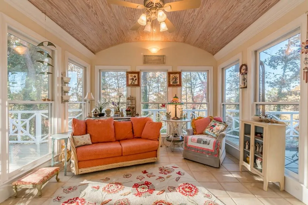1055 Heards Ferry Road, Sandy Springs, Georgia 30328, 6 Bedrooms Bedrooms, ,4 BathroomsBathrooms,Residential,Sold,1055 Heards Ferry Road,6103199