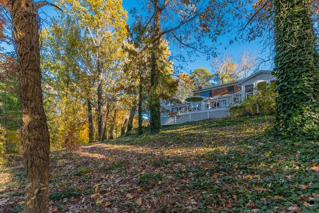 1055 Heards Ferry Road, Sandy Springs, Georgia 30328, 6 Bedrooms Bedrooms, ,4 BathroomsBathrooms,Residential,Sold,1055 Heards Ferry Road,6103199