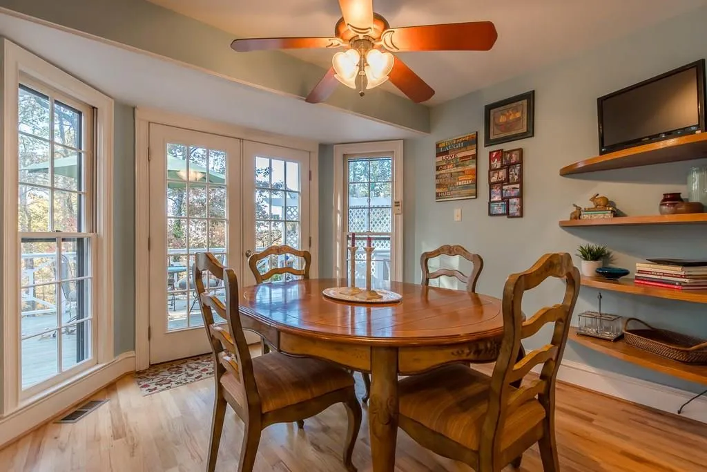 1055 Heards Ferry Road, Sandy Springs, Georgia 30328, 6 Bedrooms Bedrooms, ,4 BathroomsBathrooms,Residential,Sold,1055 Heards Ferry Road,6103199