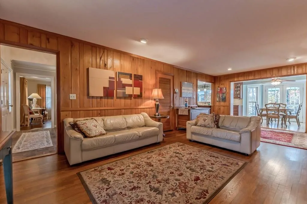 1055 Heards Ferry Road, Sandy Springs, Georgia 30328, 6 Bedrooms Bedrooms, ,4 BathroomsBathrooms,Residential,Sold,1055 Heards Ferry Road,6103199