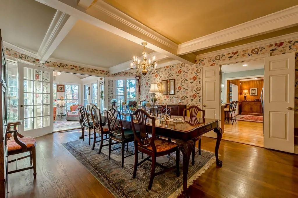 1055 Heards Ferry Road, Sandy Springs, Georgia 30328, 6 Bedrooms Bedrooms, ,4 BathroomsBathrooms,Residential,Sold,1055 Heards Ferry Road,6103199