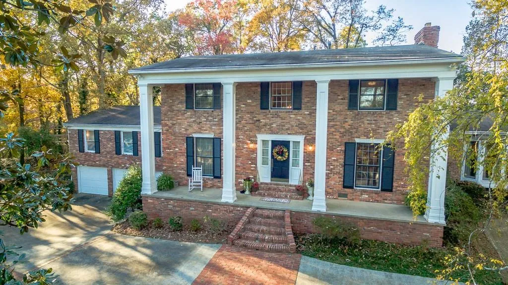 1055 Heards Ferry Road, Sandy Springs, Georgia 30328, 6 Bedrooms Bedrooms, ,4 BathroomsBathrooms,Residential,Sold,1055 Heards Ferry Road,6103199